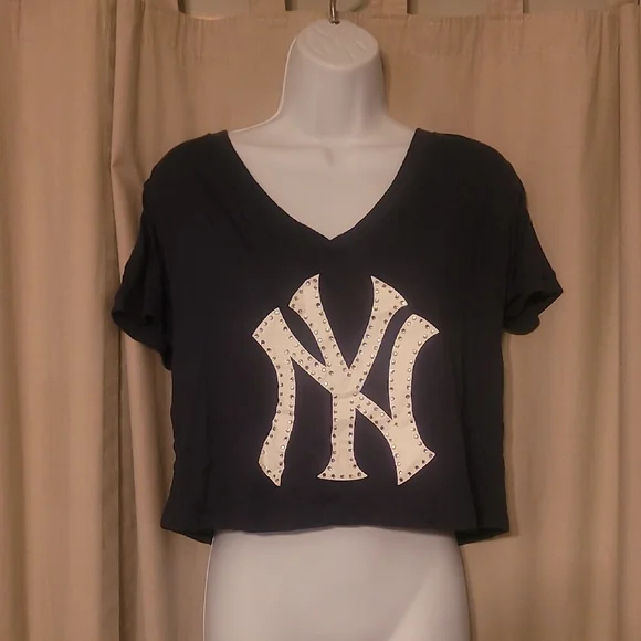 PINK Victoria's Secret Cropped Tee with Studded White NY Yankees Logo - Picture 1 of 4
